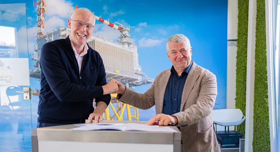 Tijdens het praktijkbezoek maakten de deelnemers kennis met innovatieve ondernemers, testlocaties en concrete toepassingen op zee. 