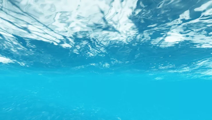 onderwater lichtblauw water