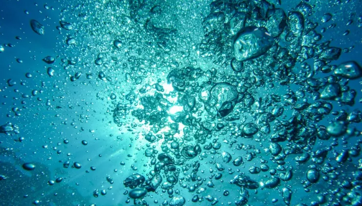 onderwater met veel bubbels 